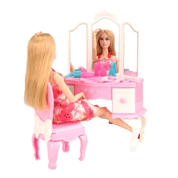Mood 18 Teemad/palju Dolll Maja Tarvikud= Random Värvi Tool Laua Peegel Mini Mööbel Barbie moodustavad Sidemega Mäng