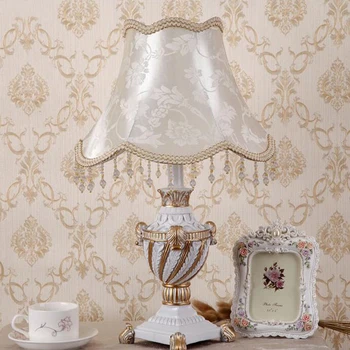 Koos riidest lambivarju suur Euroopa stiilis lauavalgusti lamp, lill kunst dekoratiivne laud lauavalgusti lamp fuajees magamistuba öö
