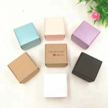 30 Tk 4x4x2.5cm multi-värvi kast mini pulm teenetemärgi karbi kommi biskviit lehe kasti