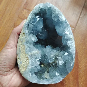 Looduslik celestine kivi vug kristallkuul süvend. Näidis avatud crystal klastrite kodu kaunistatud kivid